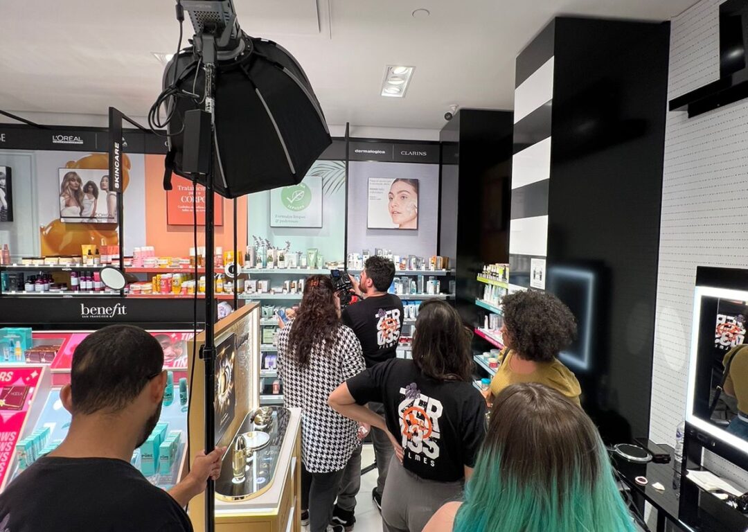 Dicas de como treinar equipe para a temporada de compras usando vídeos